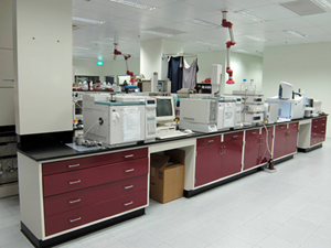 全鋼儀器臺(tái)