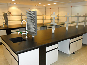 鋼木中央實(shí)驗(yàn)臺