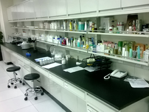 全鋼實(shí)驗(yàn)臺03